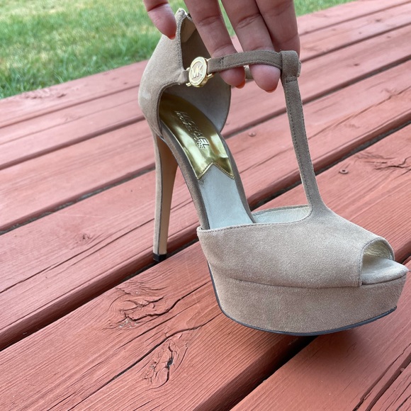 Michael Kors beige suede stiletto heels size 7.5 - Picture 3 of 6